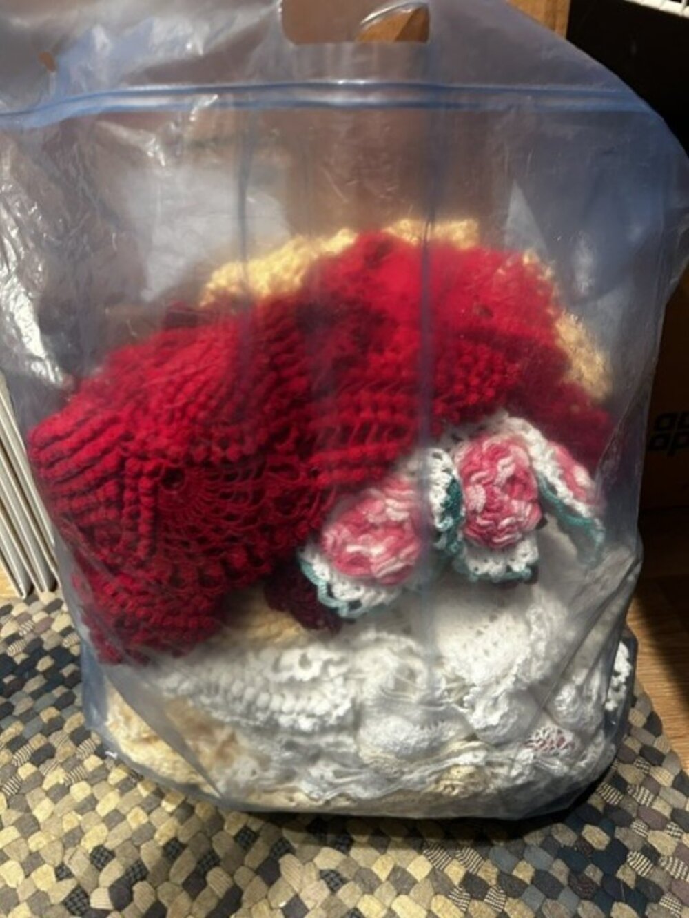 Bag of round Doilies - Picture 2 of 2
